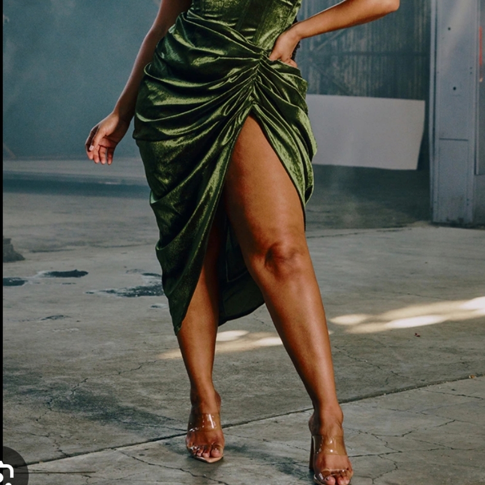 Elegant Green Velvet Skirt